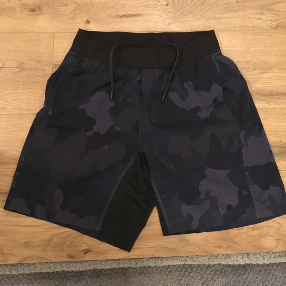 Men’s Lululemon size small, low cut running short